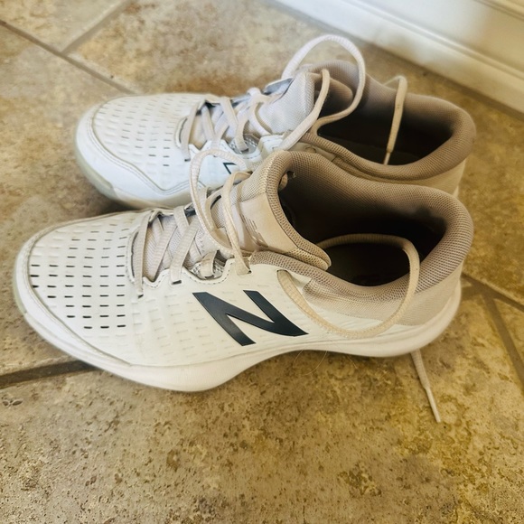 New Balance - Picture 1 of 3